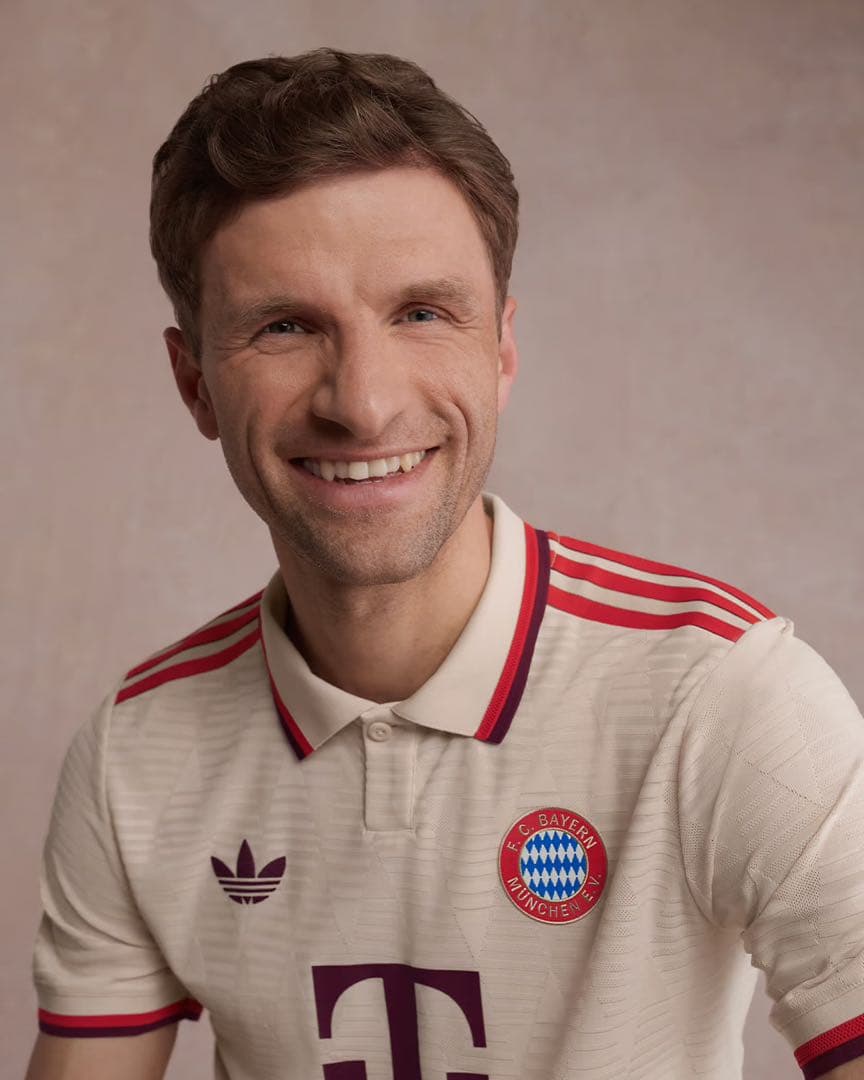 BAYERN MÜNCHEN 24/25 3rd jersey
