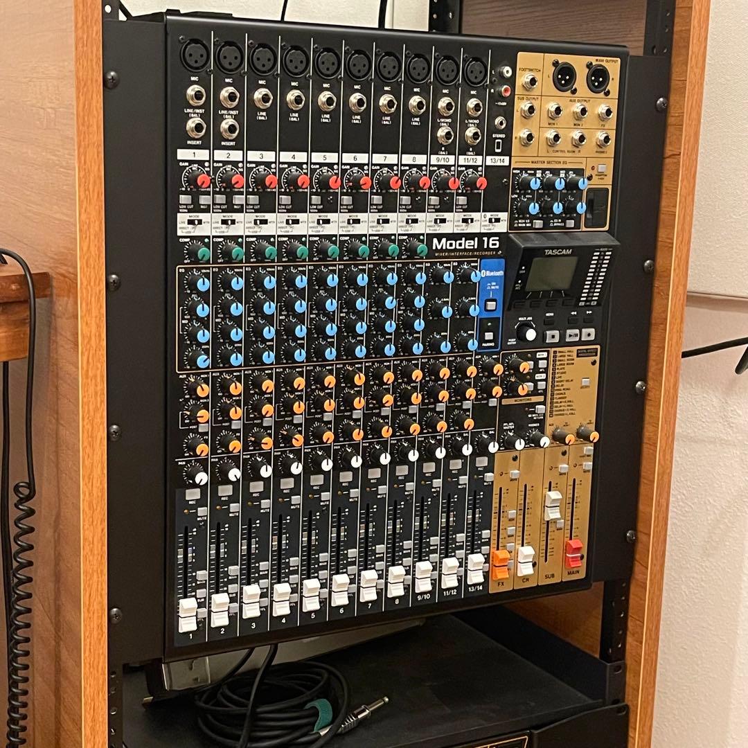 TASCAM Model 16 レコーディングミキサー/ ラックマウント セット