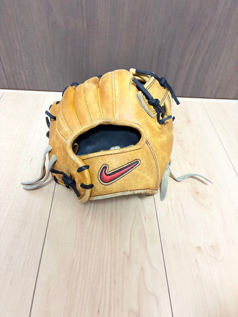 いけちゃん NIKE 一般軟式用内野手グラブ