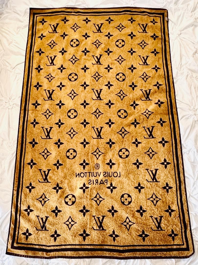 LOUIS VUITTON(ルイ・ヴィトン)モノグラム・クラシック ビーチタオル