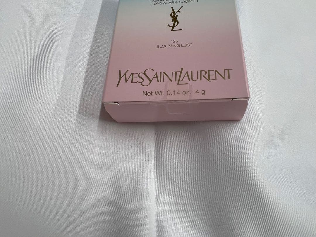 YSL クチュール ミニ クラッチ 125 アイシャドウ