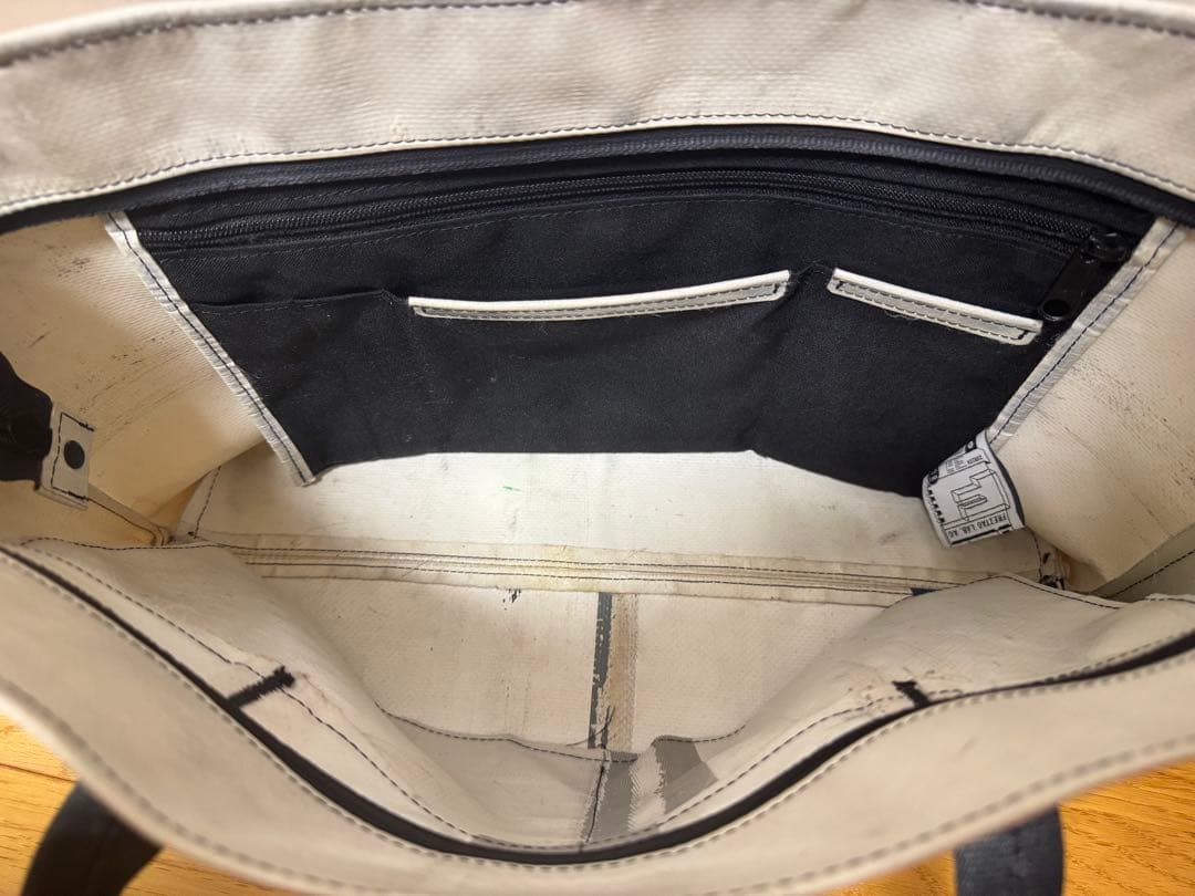 F560 STERLING FREITAG ホワイト／ネイビー