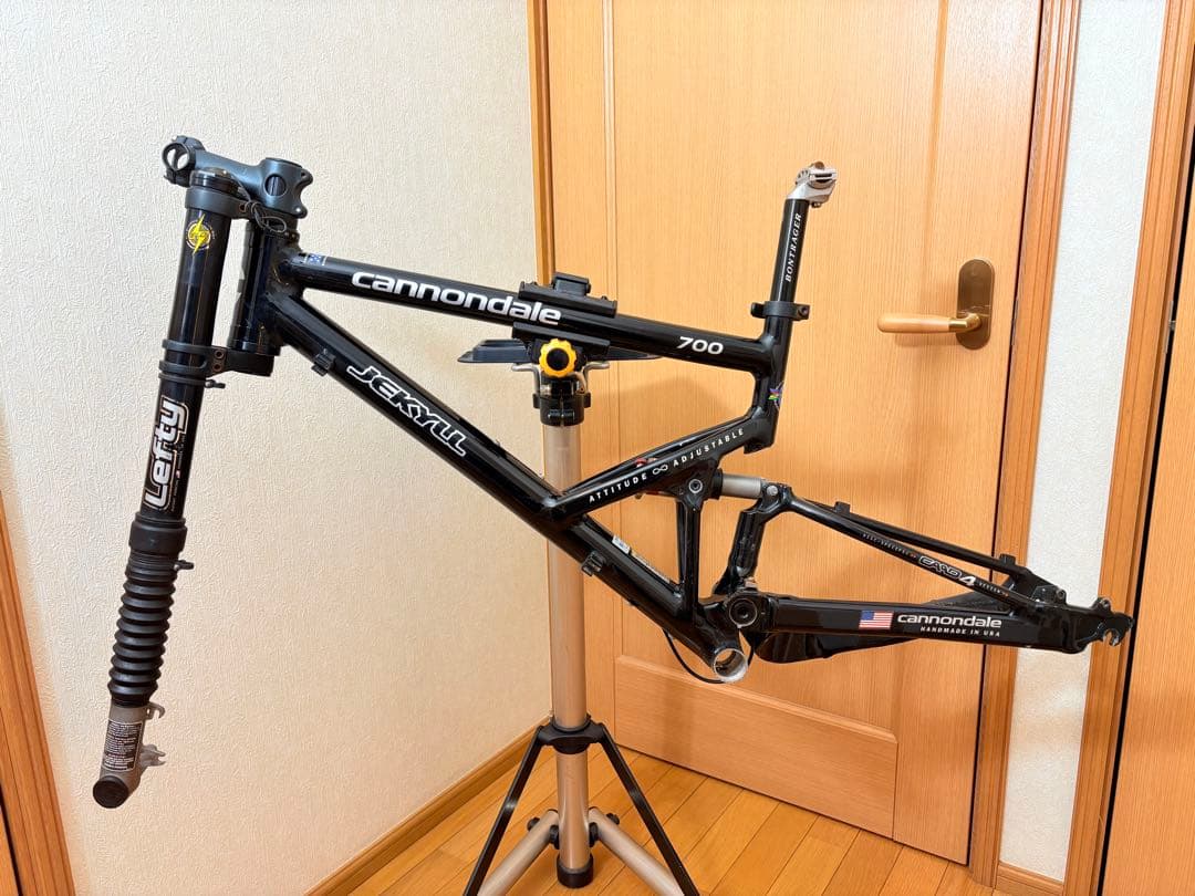 キャノンデール ジキル700、レフティELO MTBフレーム