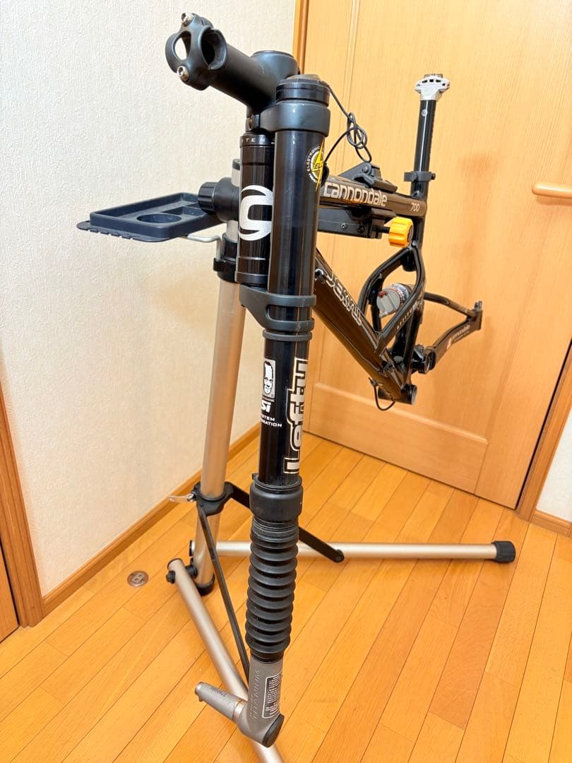 キャノンデール ジキル700、レフティELO MTBフレーム