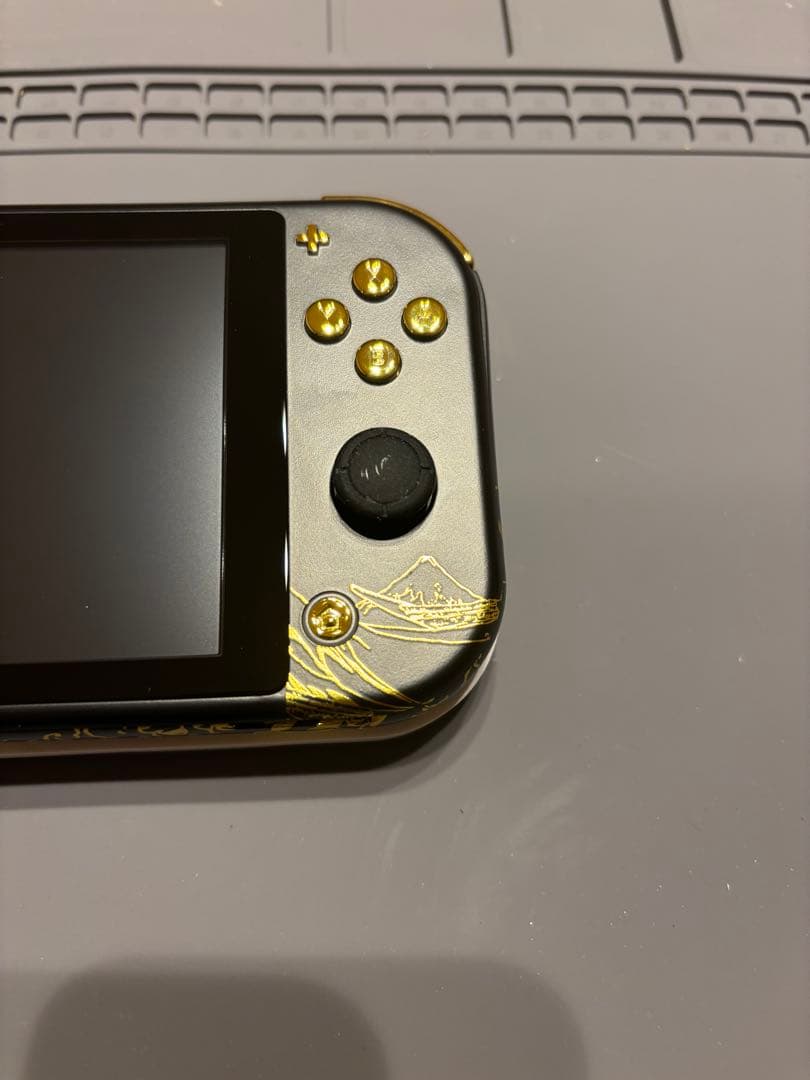 Nintendo Switch Lite本体　カスタム品　外装：金の波柄仕様