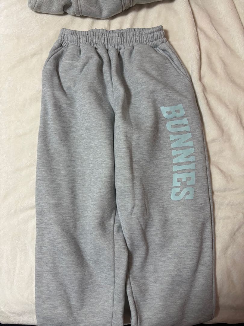 NewJeans bunnies campフーディー パーカーとズボン　新品