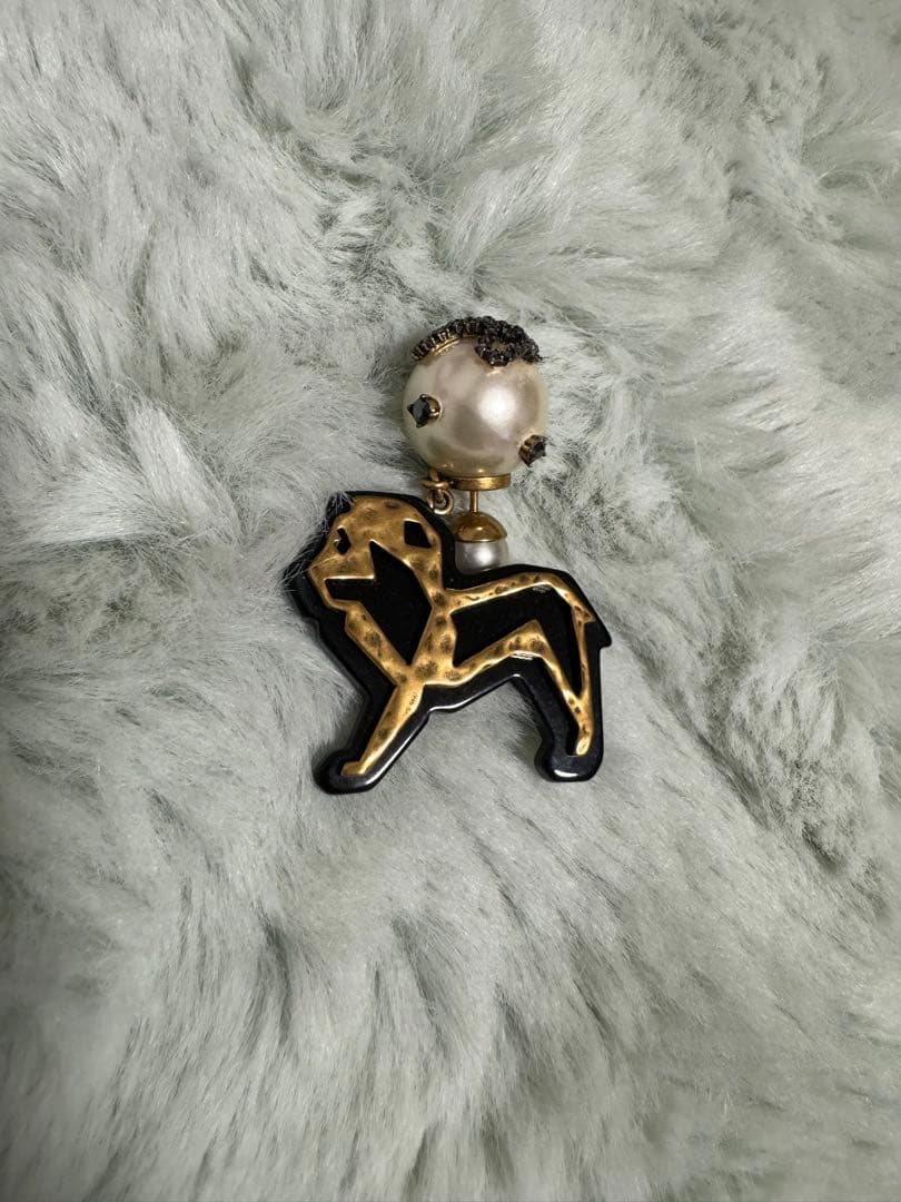 DIOR 今季新作 片耳ピアス ライオンチャーム