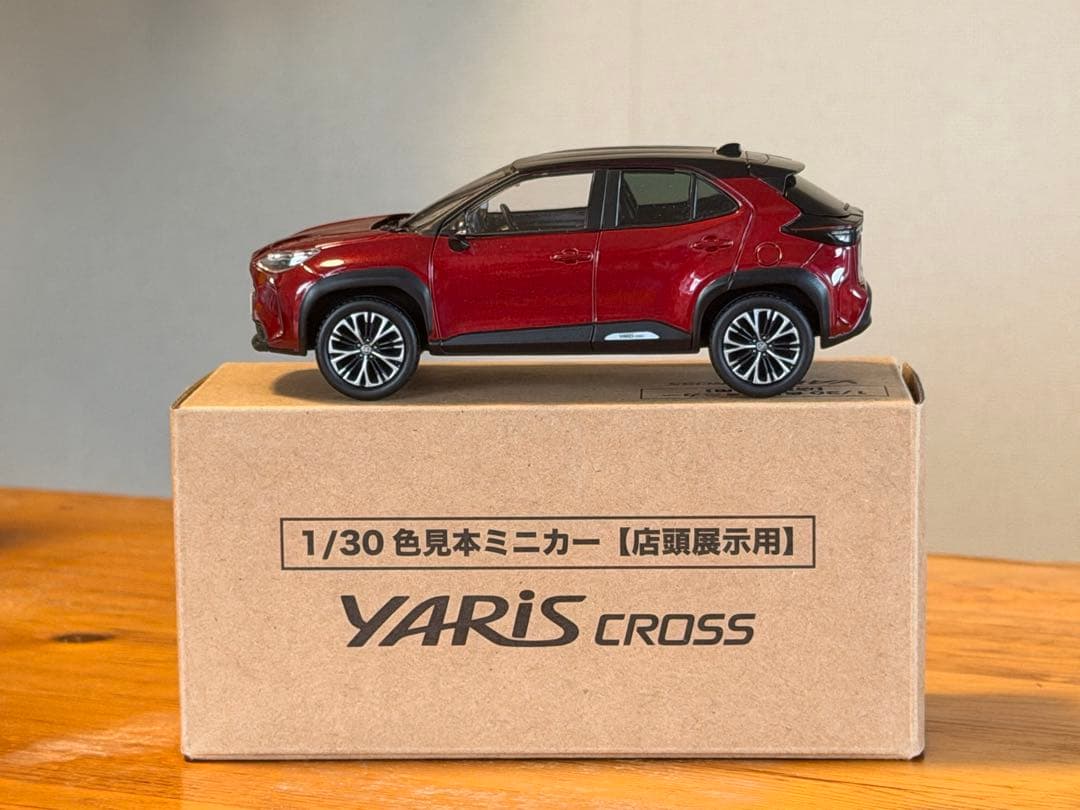 トヨタ ヤリスクロス カラーサンプル センシュアルレッドマイカ×ブラックマイカ