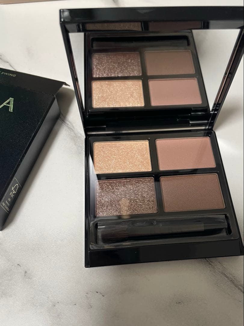 HERA QUAD EYE COLOR ホリデーエディション