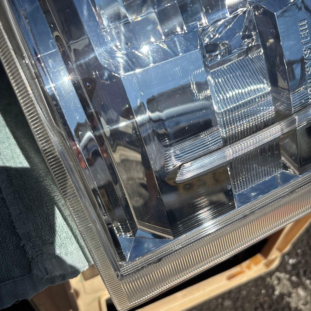 あーにや送料込　ハイエース　純正　LED ヘッドライト　コンピュータ付