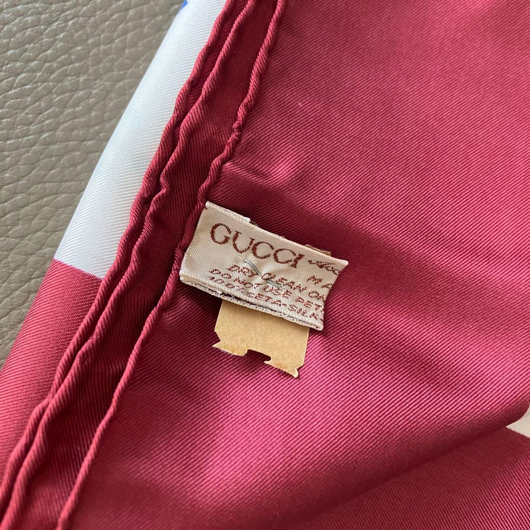 GUCCI 花柄スカーフ Accessory Collection。ヴィンテージ