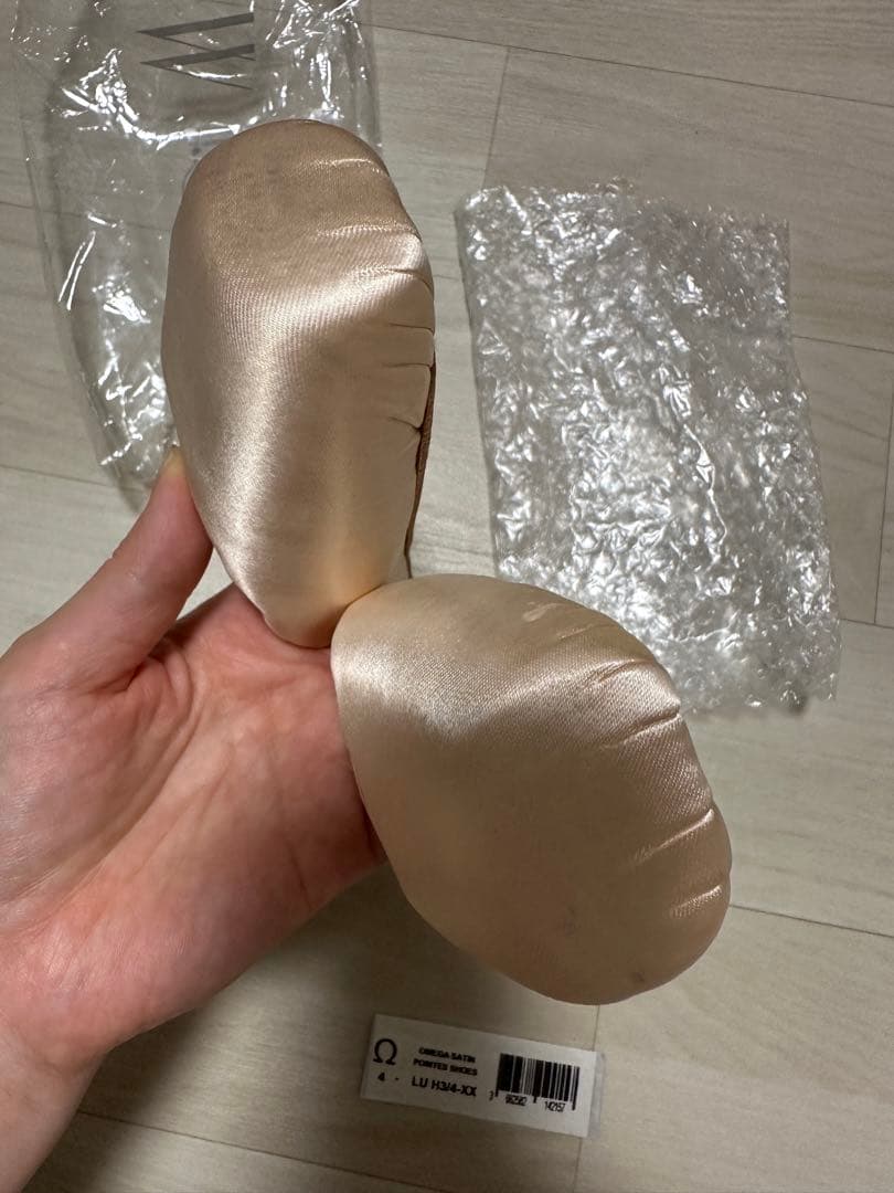 ウエアモア　OMEGA SATIN POINTE SHOES 4 ベージュ