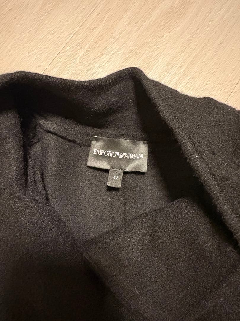 EMPORIO ARMANI ケープ 圧縮ウールサテンジグザグ刺繍 ポンチョ