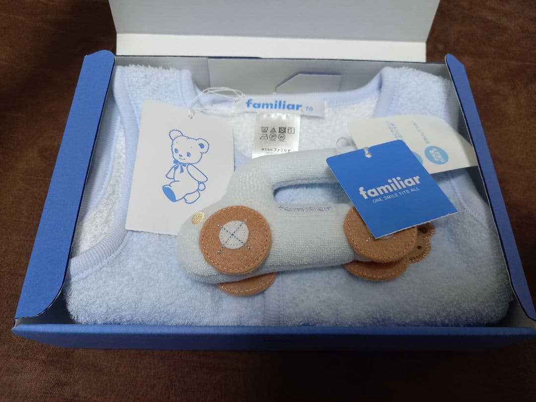 専用♡familiar♡リバーシブルベスト70&車のおもちゃset♡新品未使用品
