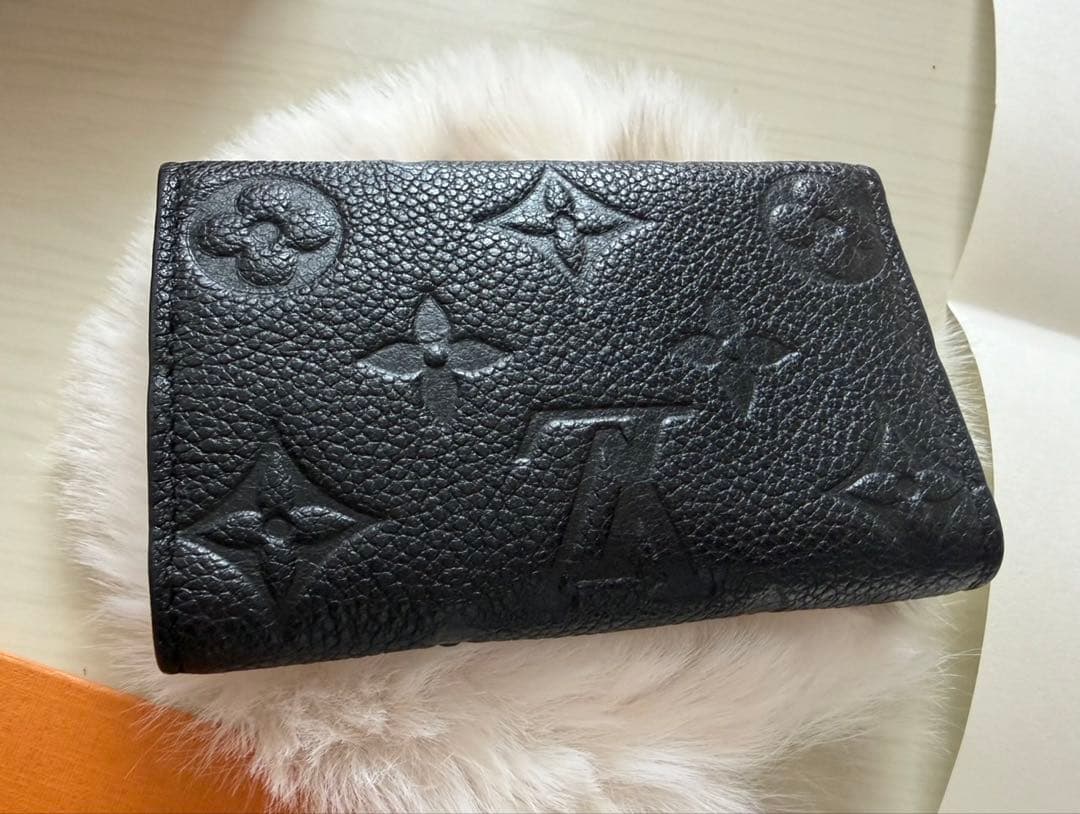 LOUIS VUITTON ブラック レザー キーケース
