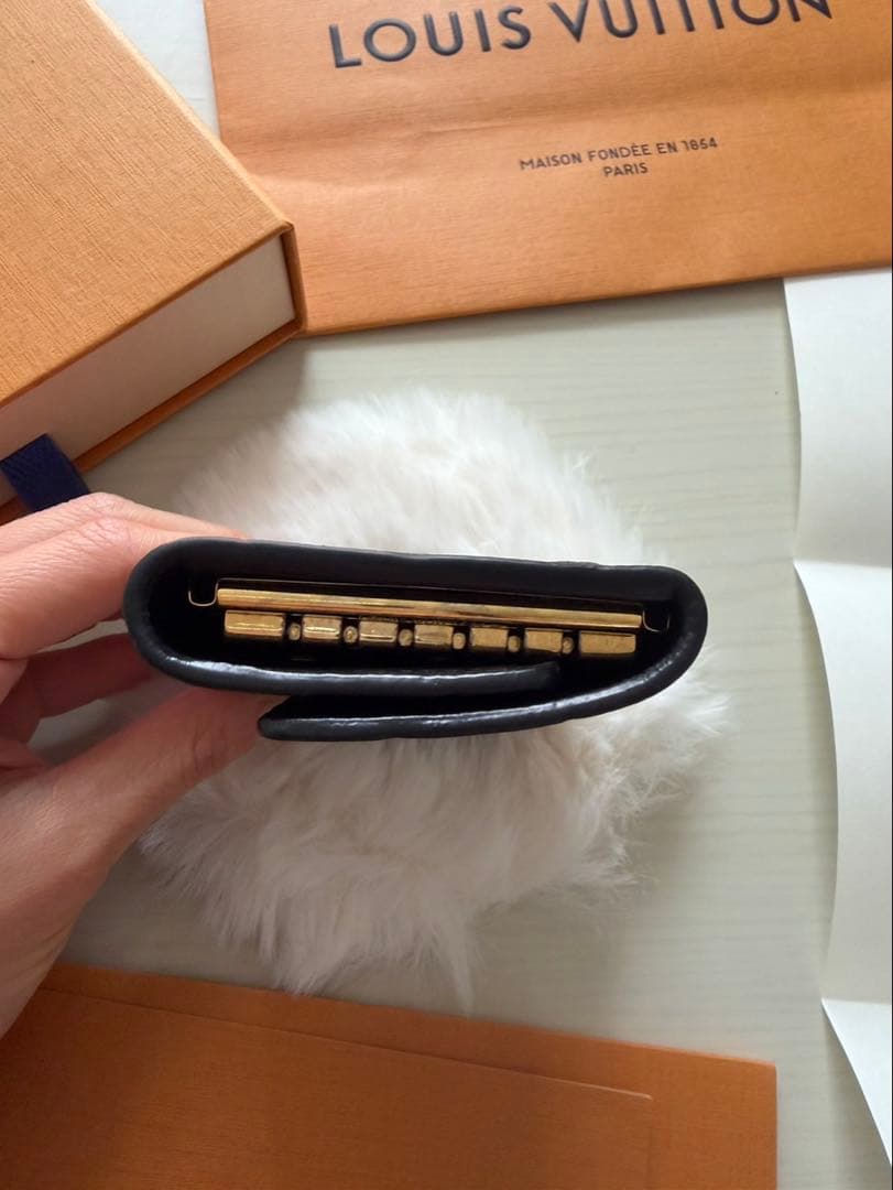 LOUIS VUITTON ブラック レザー キーケース