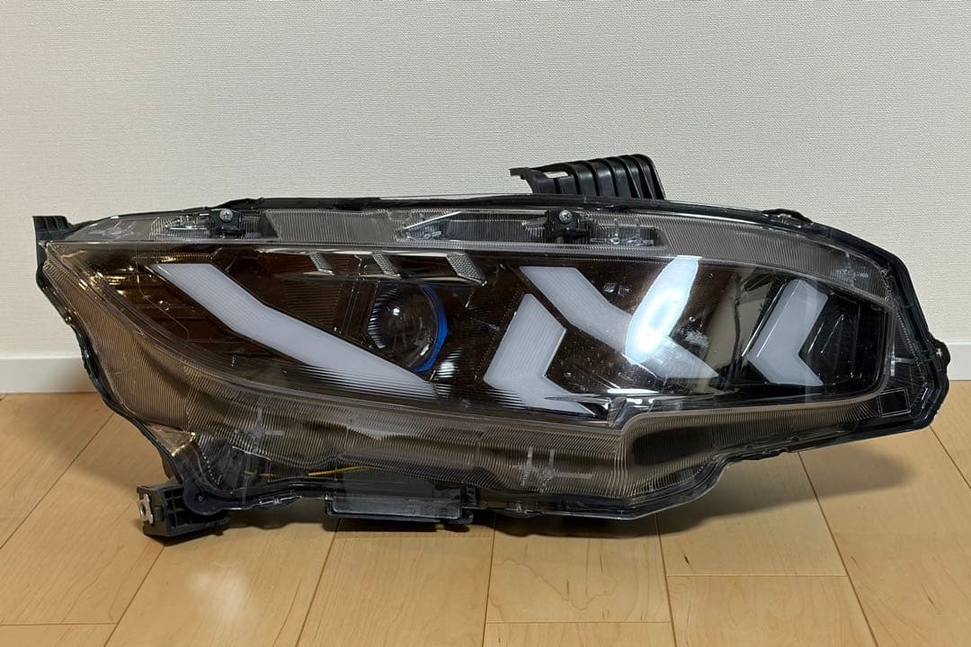 マ*ン様 シビック FK7 ヘッドライト