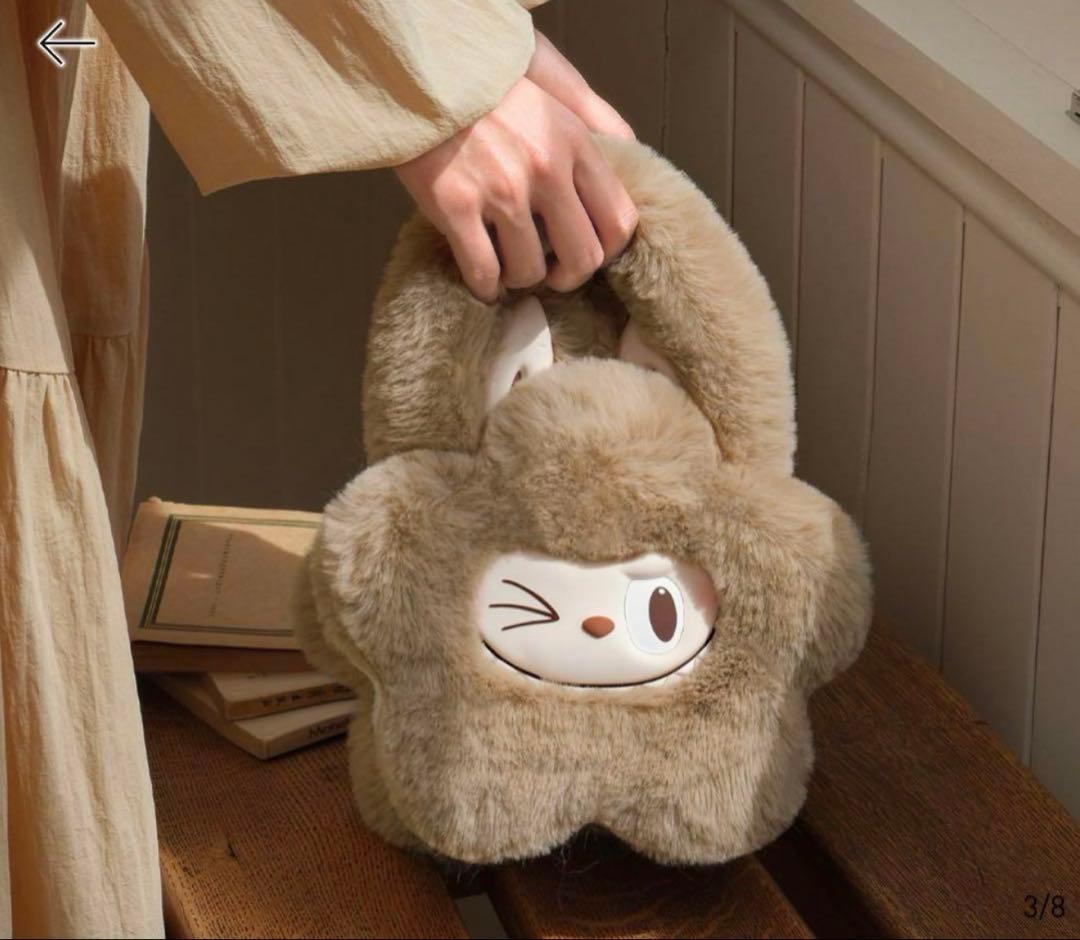 LABUBUのハンドバッグ