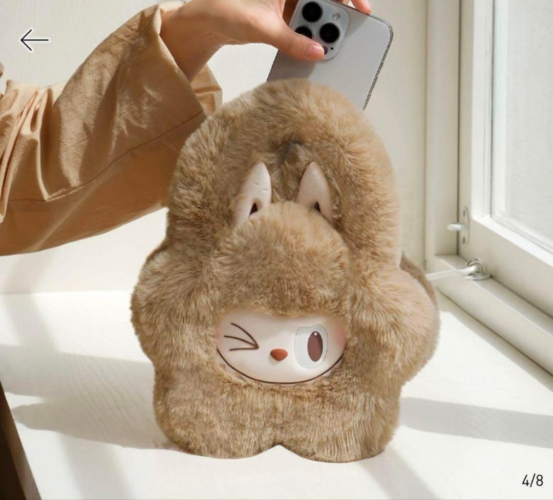 LABUBUのハンドバッグ