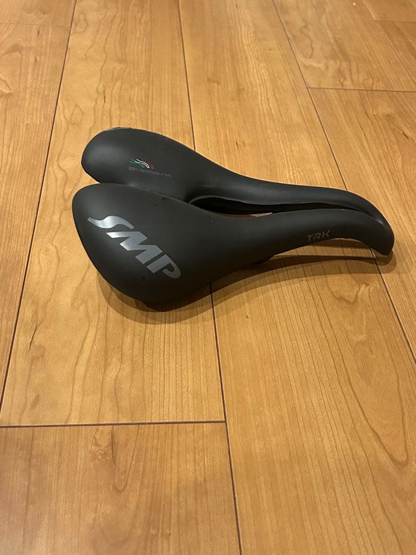 SELLE SMP TRK LARGE ブラックマット TRKLGE03-NE