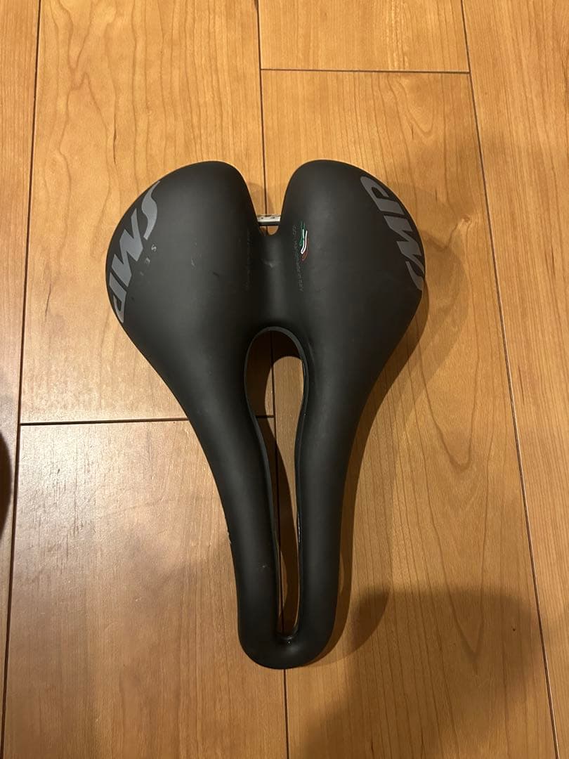 SELLE SMP TRK LARGE ブラックマット TRKLGE03-NE