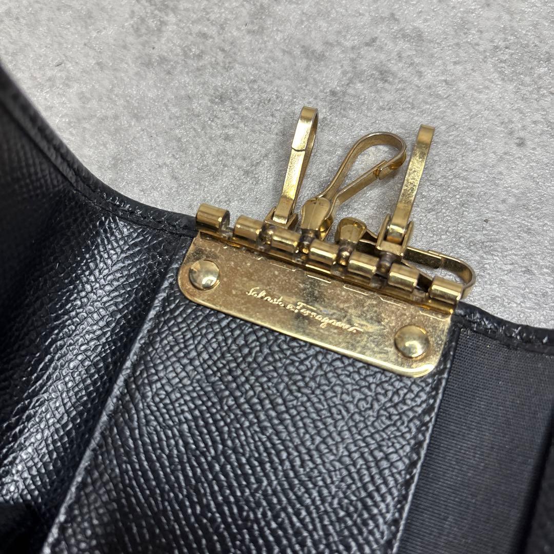 極美品！Ferragamo フェラガモ 6連キーケース ガンチーニ ブラック