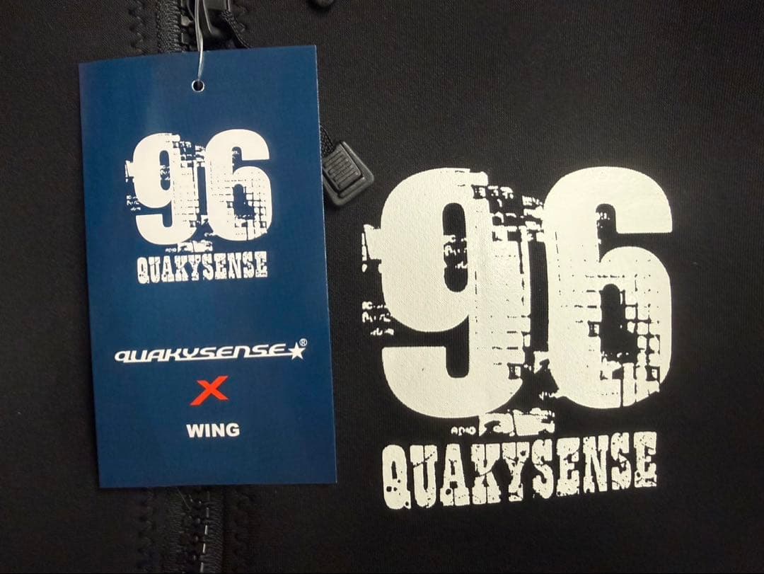 QUAKYSENSE 96 ツアーコート