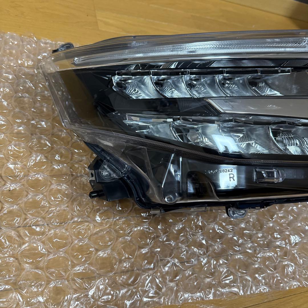 ルーミー　後期型　LED ヘッドライト　右側　美品