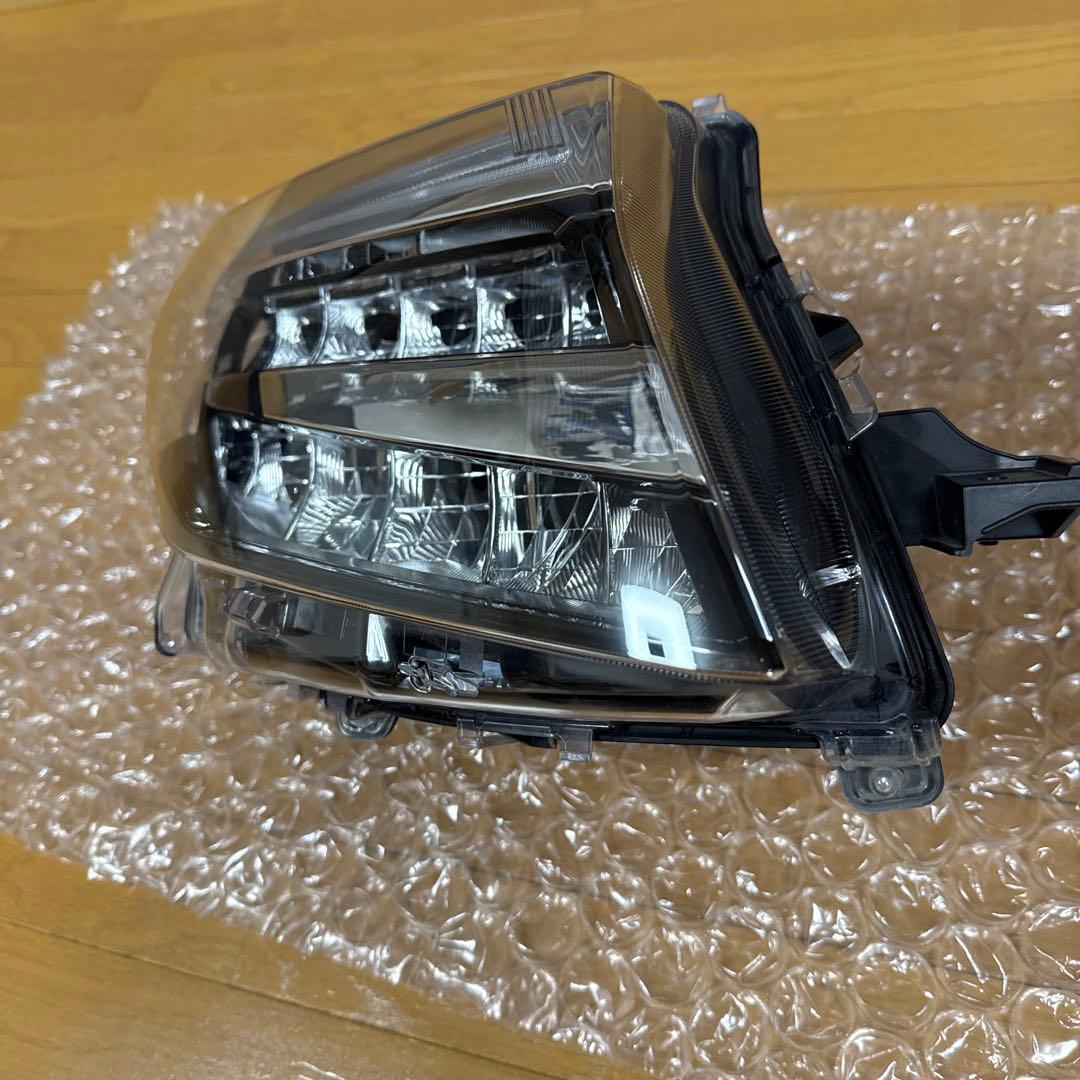 ルーミー　後期型　LED ヘッドライト　右側　美品