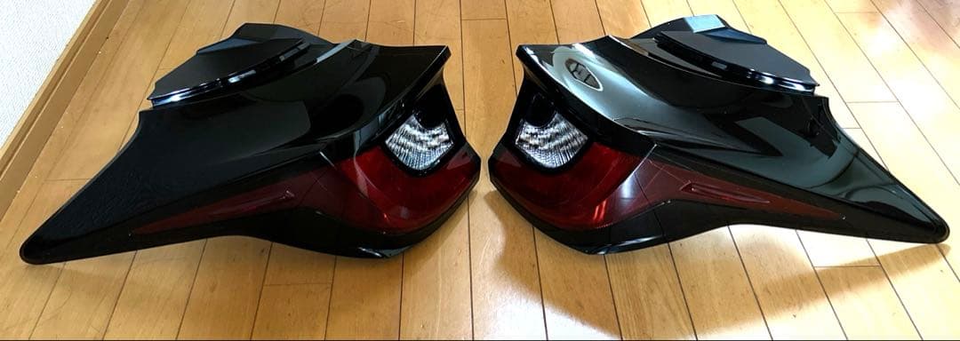 蛇*︎様 ヤリス　左右テールランプレンズ　中古美品