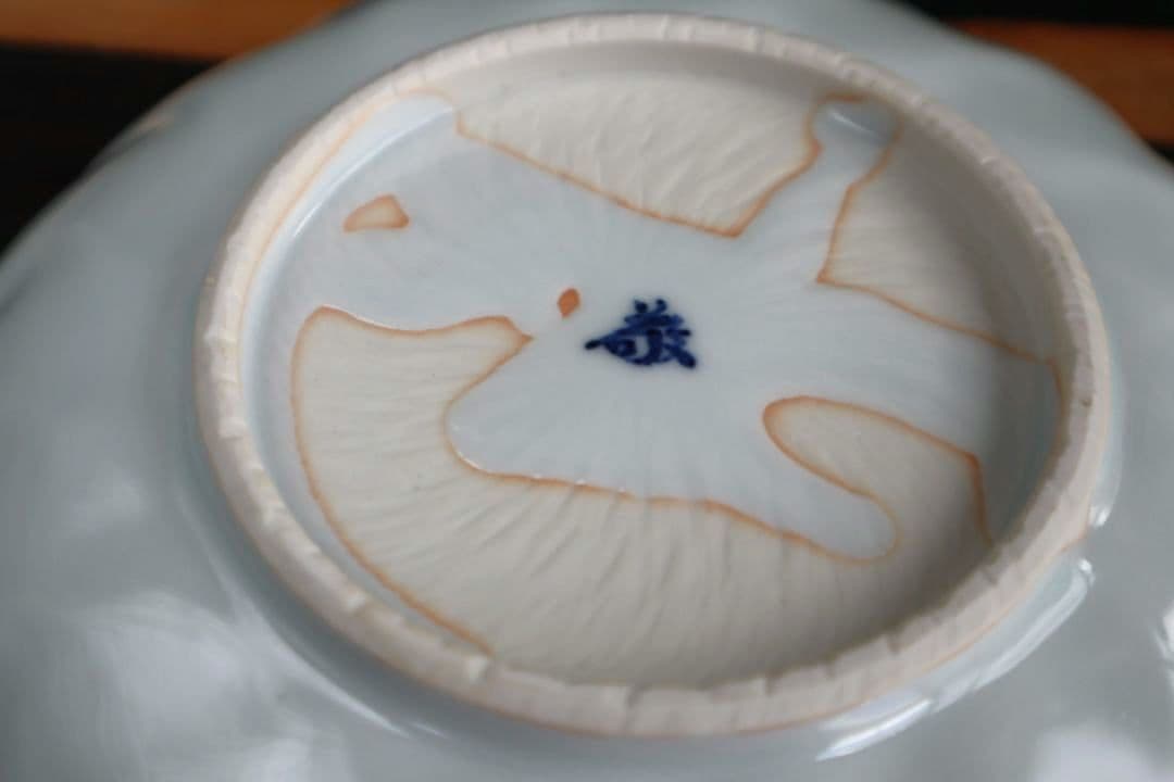 染付.赤絵捻り菊打込皿