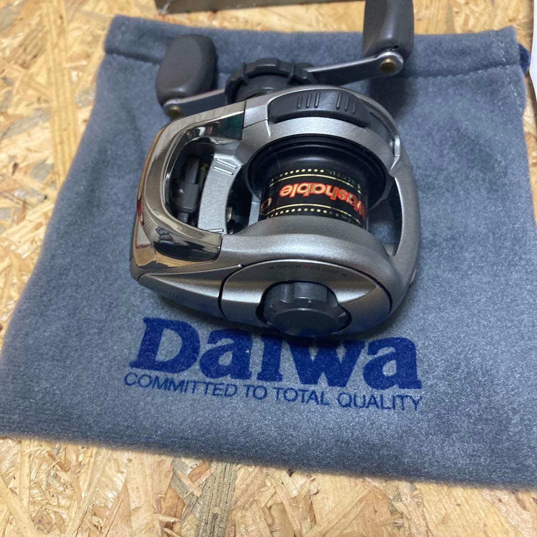 新品 チヌチェイサー 細糸仕様 替スプール付 DAIWA