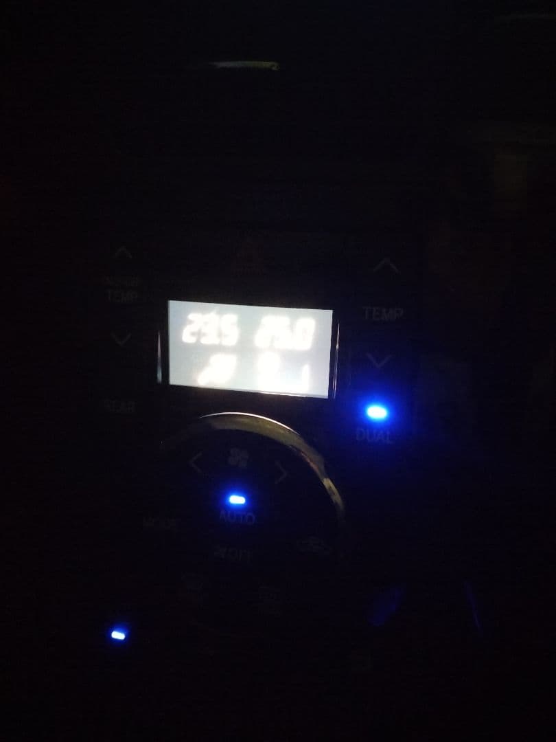 ヴォクシー７０系 LED打ち替え済みエアコンパネル、スイッチ類
