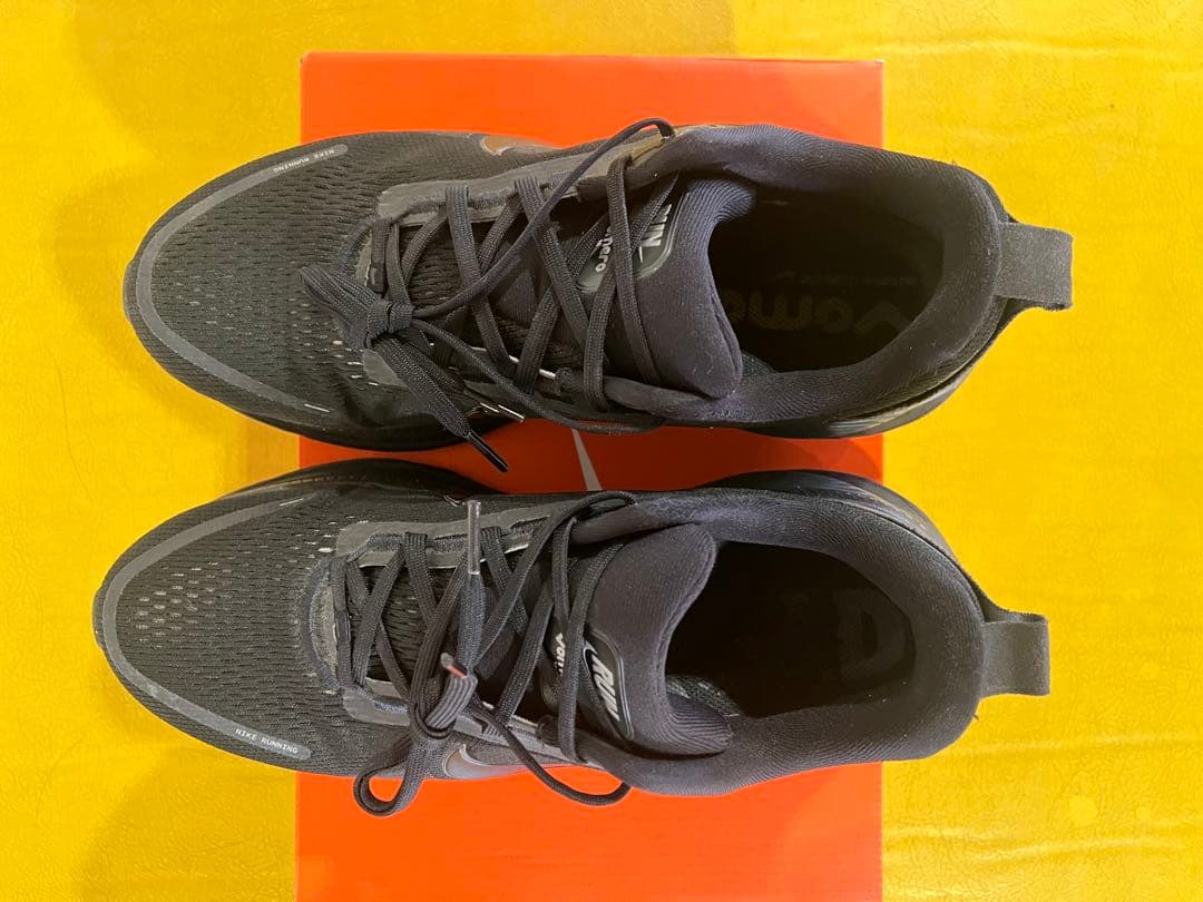ナイキ ボメロ18 NIKE VOMERO18 オールブラック　27.5cm
