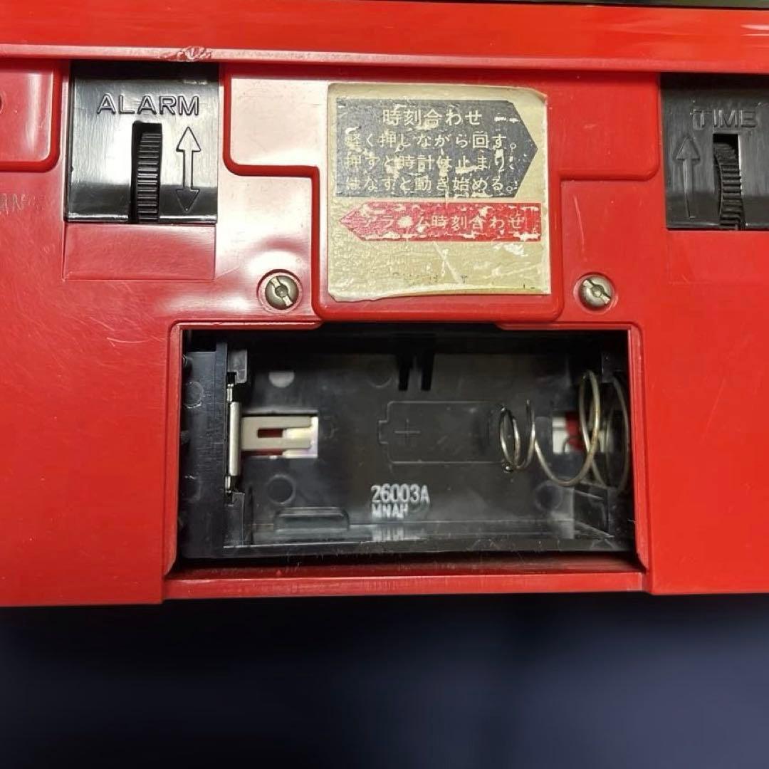 SEIKO 赤 置時計中古品　セイコー　稼働　パタパタ時計（アラーム鳴らず）