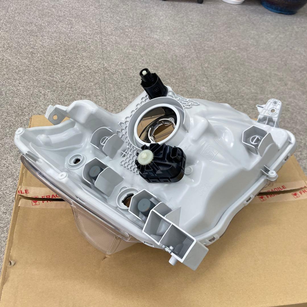 LA600S タント　　　　　　　　　左ヘッドライトユニット　美品