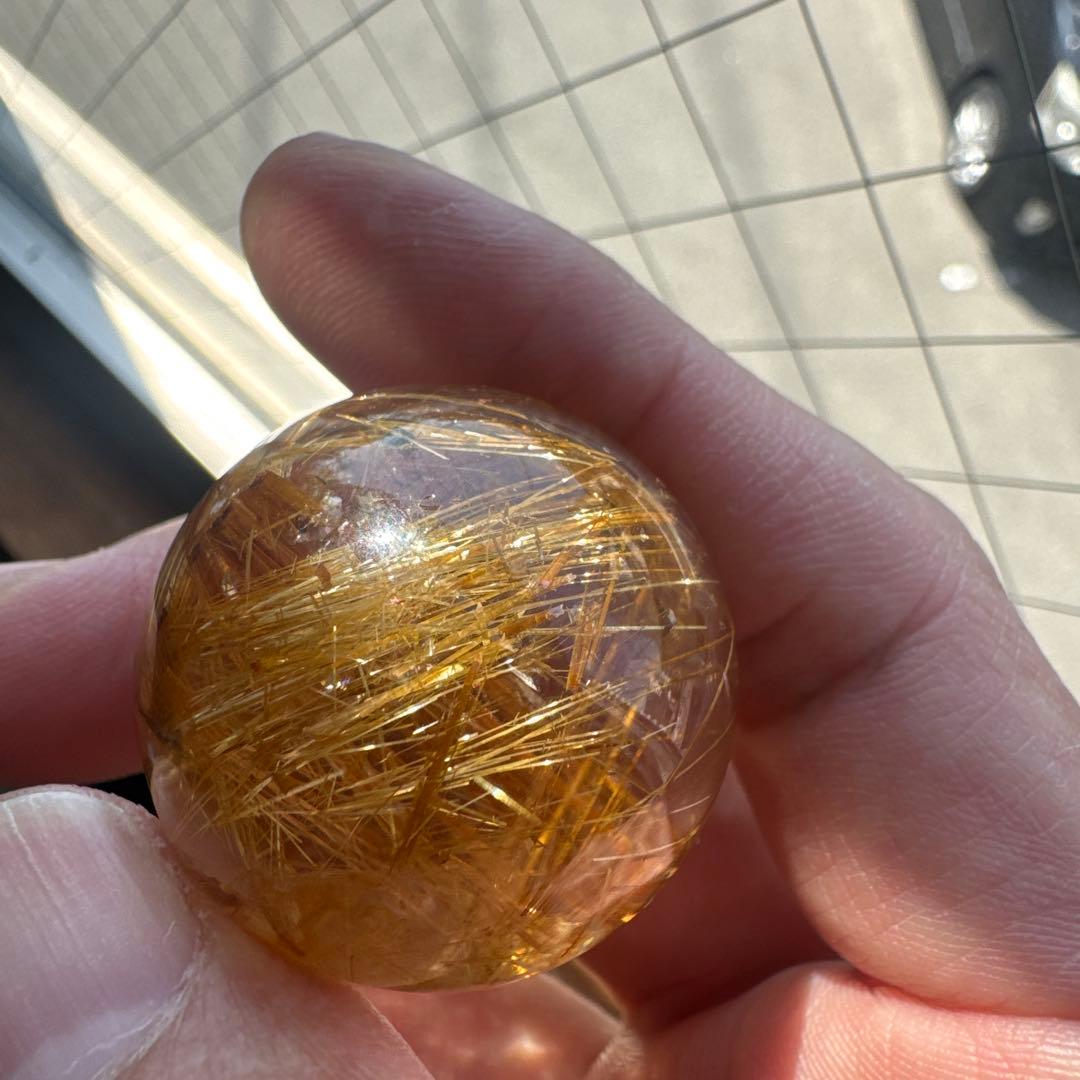 高透明 ルチルクォーツ スフィア 約32.9mm 金針密集 天然石 丸玉 台座付