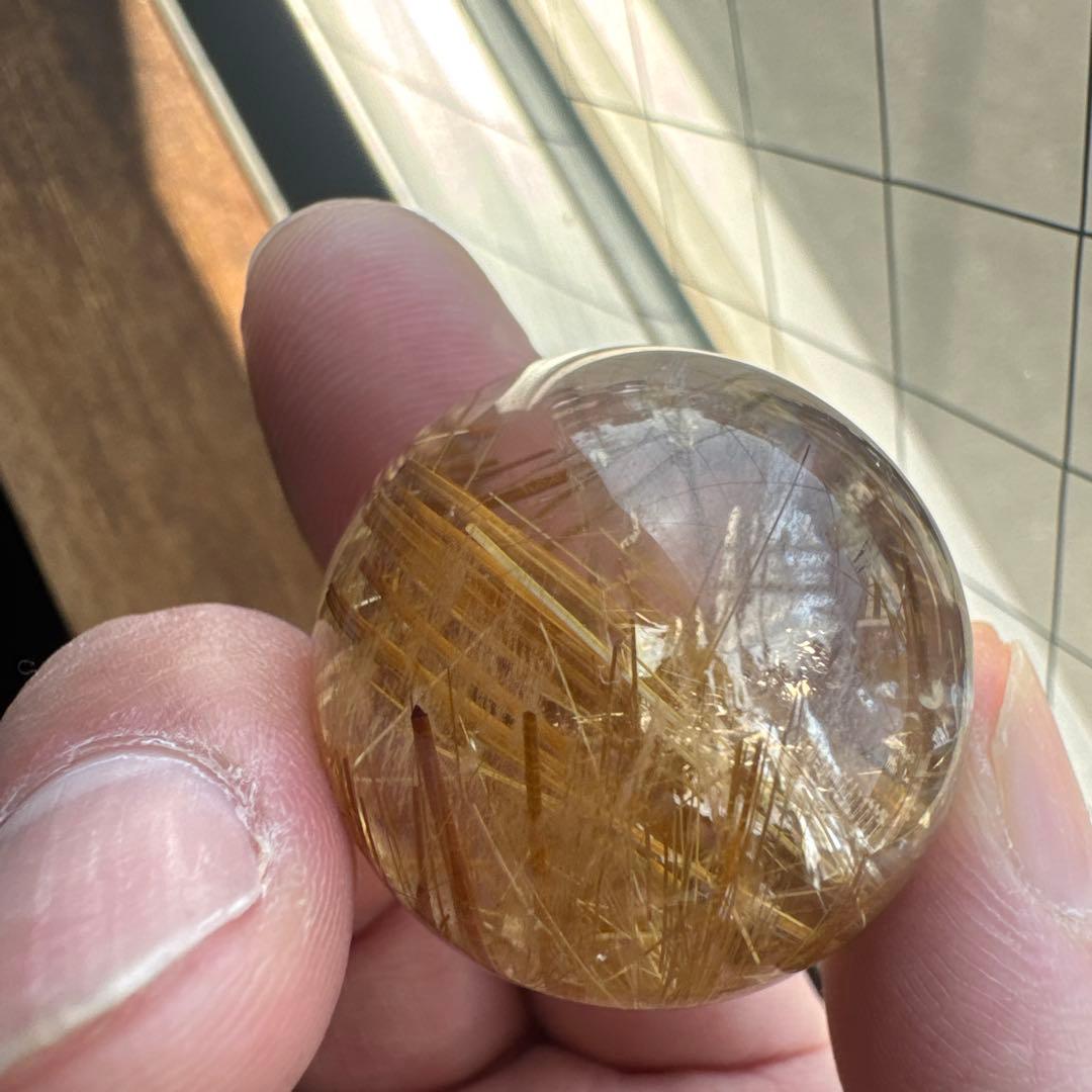 高透明 ルチルクォーツ スフィア 約32.9mm 金針密集 天然石 丸玉 台座付