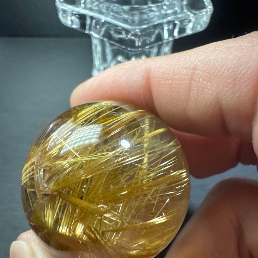 高透明 ルチルクォーツ スフィア 約32.9mm 金針密集 天然石 丸玉 台座付