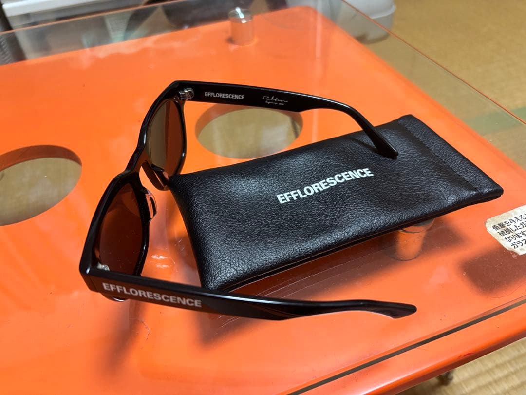 EFFLORESCENCE ブラックサングラス ケース付き。 帽子のセット。