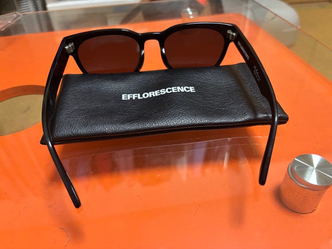 EFFLORESCENCE ブラックサングラス ケース付き。 帽子のセット。