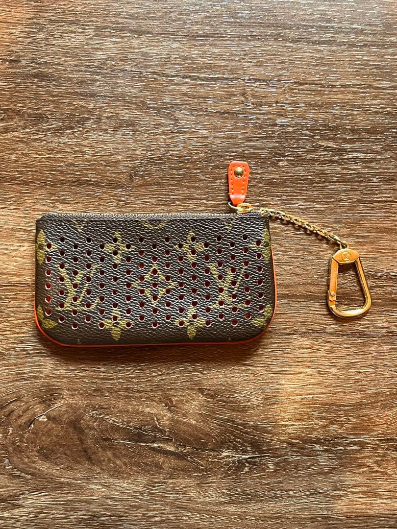 LOUIS VUITTON モノグラム ペルフォ ポシェット　クレ　キーリング付