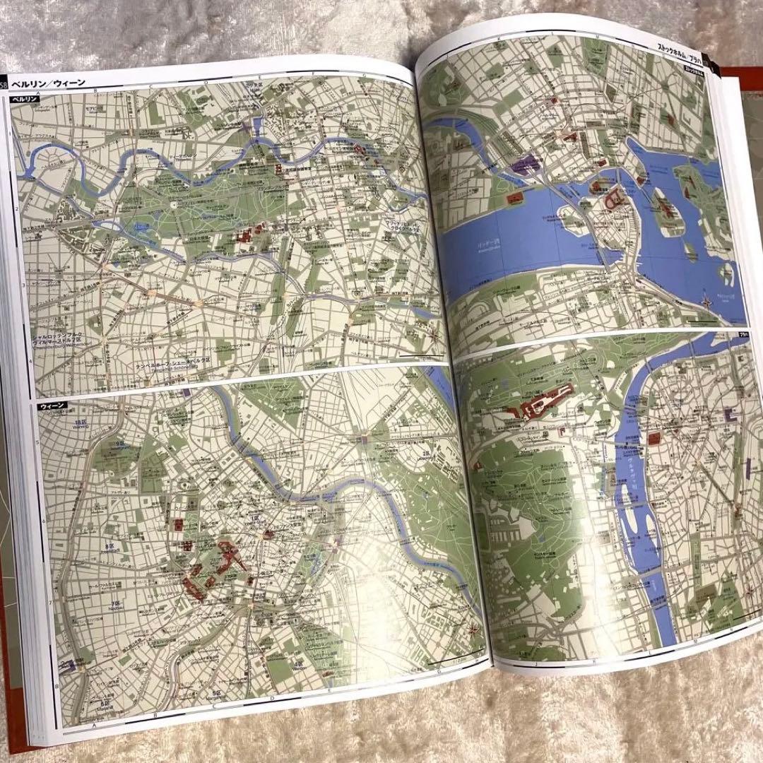 世界大地図【監修】正井泰夫　小学館