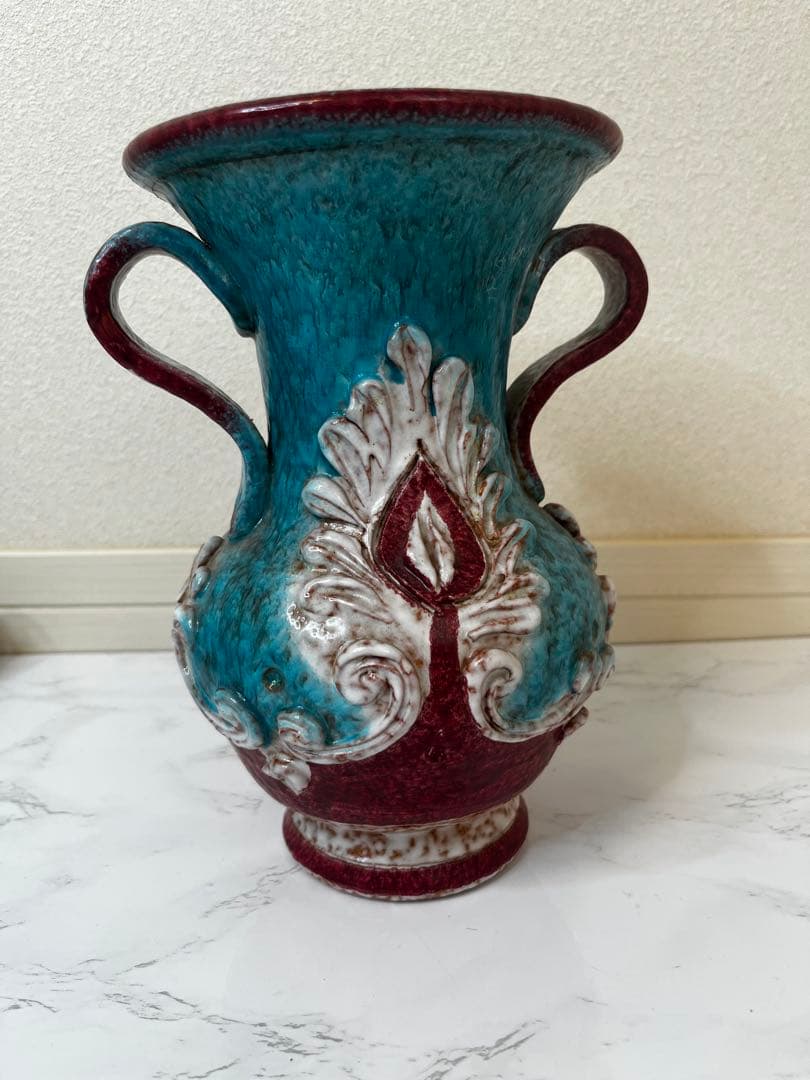 【新品】イタリア製　青と赤の装飾的な陶器花瓶