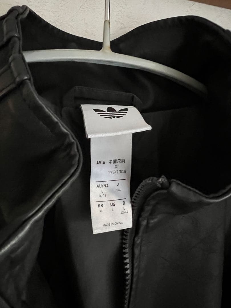 【完売】adidas フェイクレザー トラックジャケット　　XL