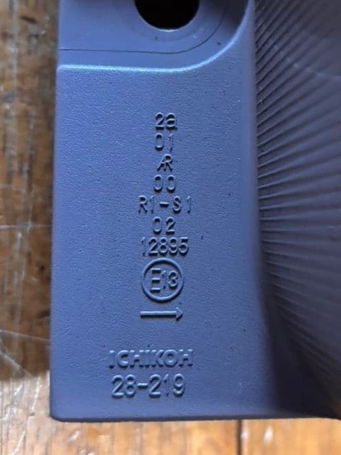 トヨタ ノア 70系 純正 後期 右側テールレンズ ICHIKOH 28-219