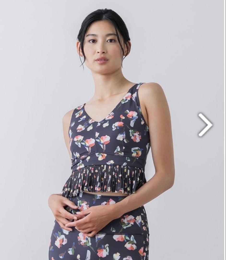 新品☆ SUKALAローズプリントトップ ブラック M