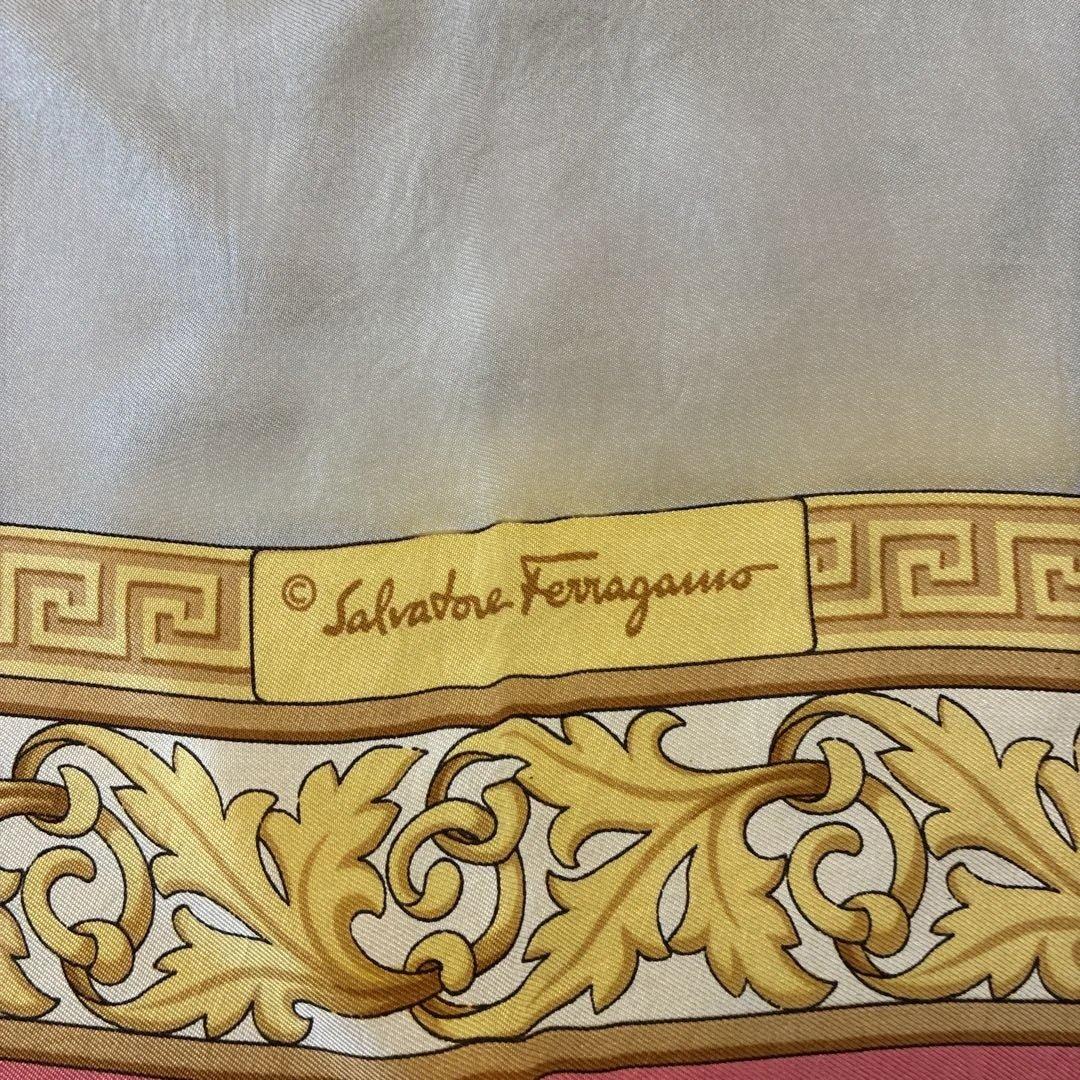 フェラガモ シルクスカーフ オウム柄 Salvatore Ferragamo
