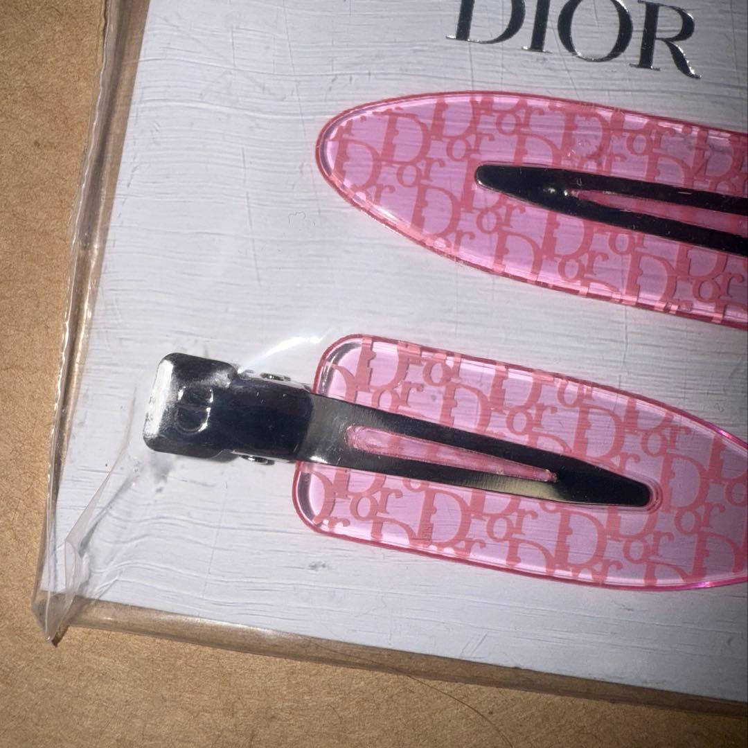 DIOR ノベルティ ヘアクリップ ピンク