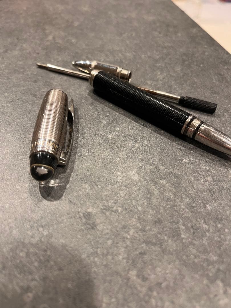 モンブラン2本セット赤と黒のボールペン